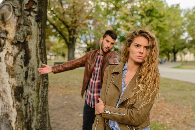 3 Ways to Play Fight with Your Girlfriend - wikiHow