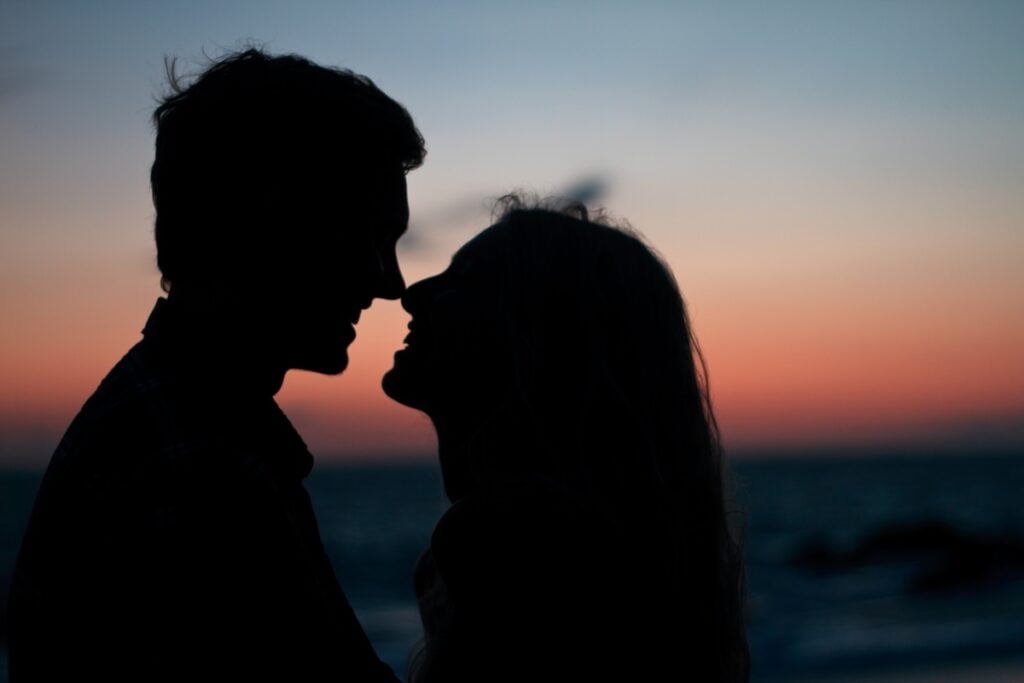 8 Best Ways to Actually Let Go of Relationship Baggage Knowledge For Men